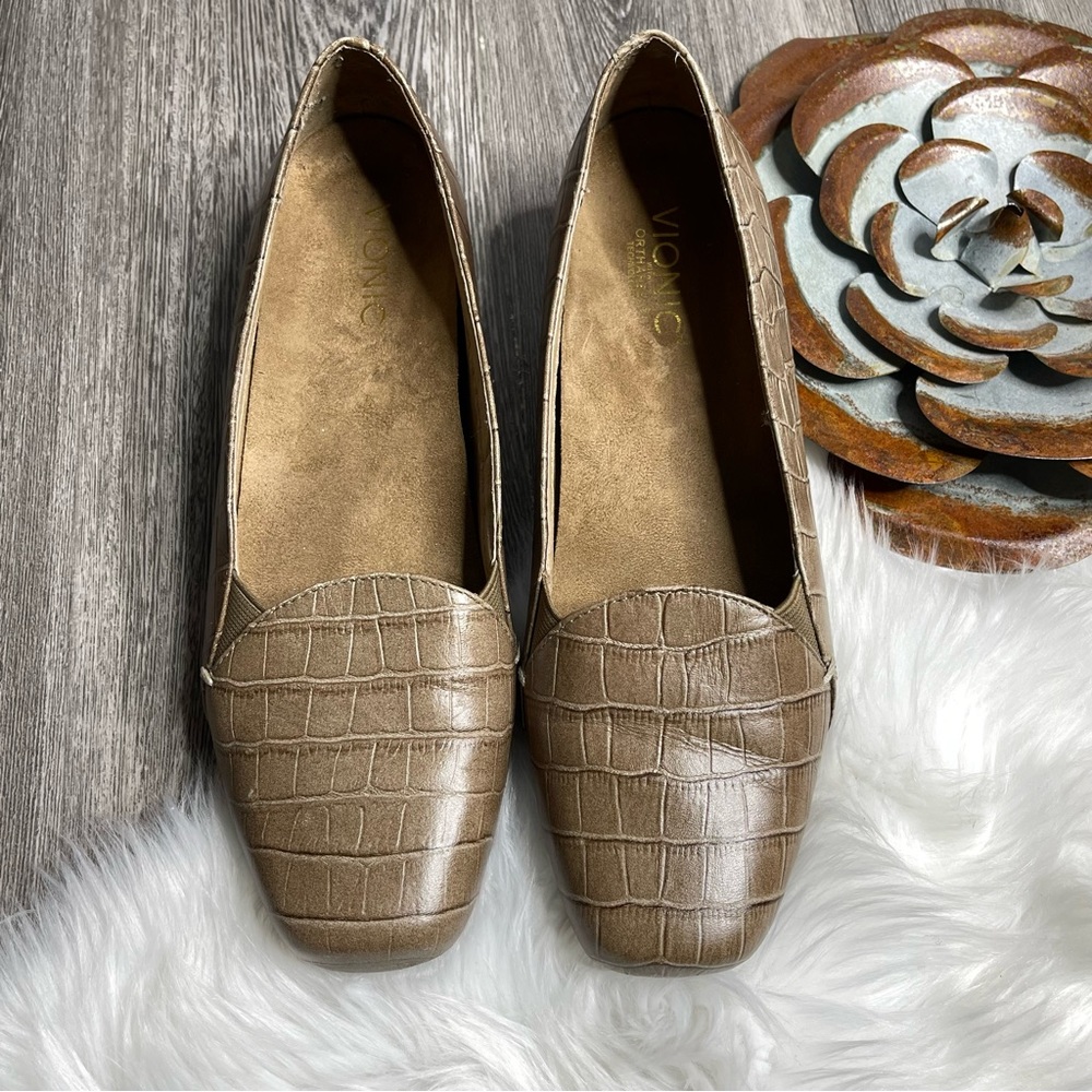 Vionic Brown Croc-Embossed Loafers